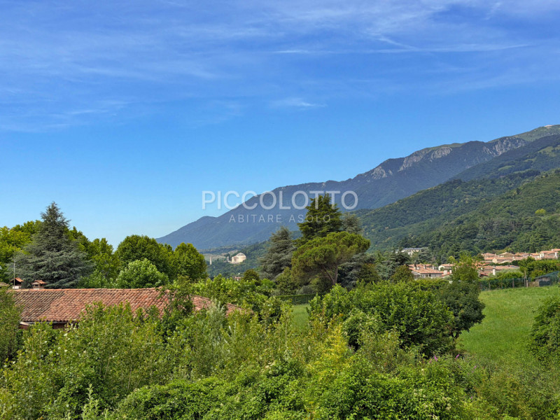 Rif. V5446 - Cavaso del Tomba, splendida villetta abbinata di testa in vendita in tranquilla posi...