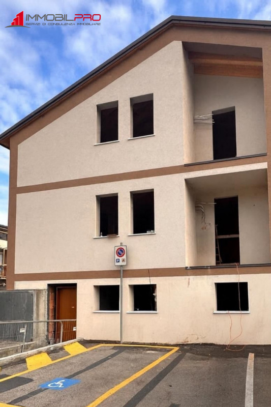 Proponiamo in vendita un appartamento di nuova costruzione inserito in un contesto esclusivo di s...