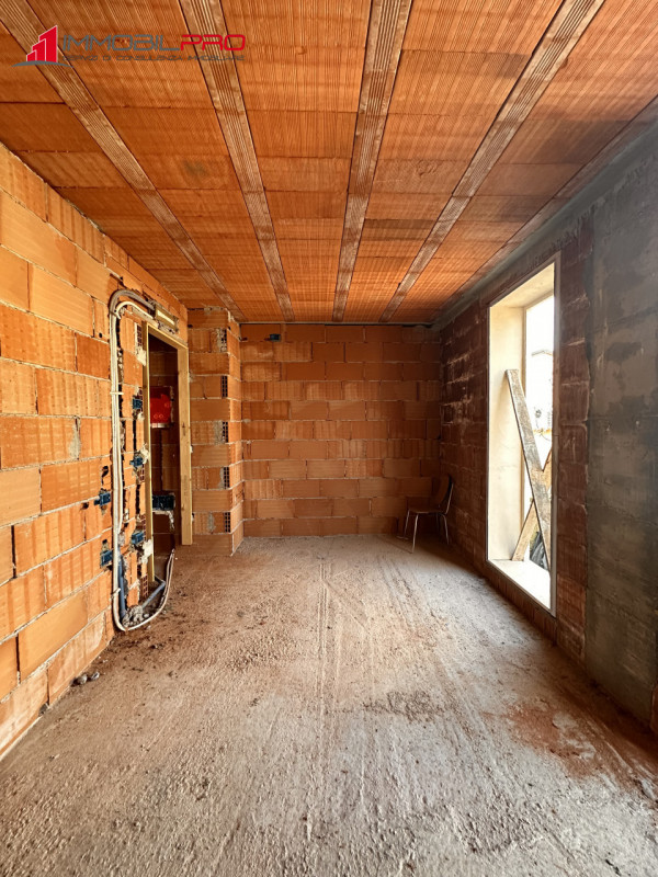 Proponiamo in vendita un appartamento di nuova costruzione inserito in un contesto esclusivo di s...