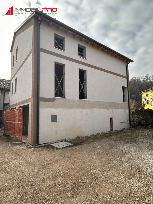 Proponiamo in vendita un appartamento di nuova costruzione inserito in un contesto esclusivo di s...