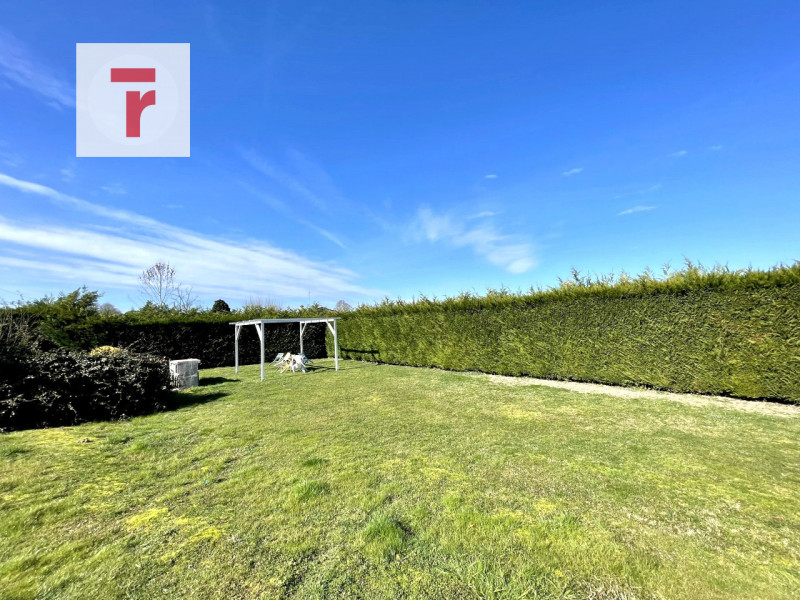 Vicinanze Legnaro proponiamo casa singola con giardino di 1000mq.

L'abitazione è immersa nel ver...