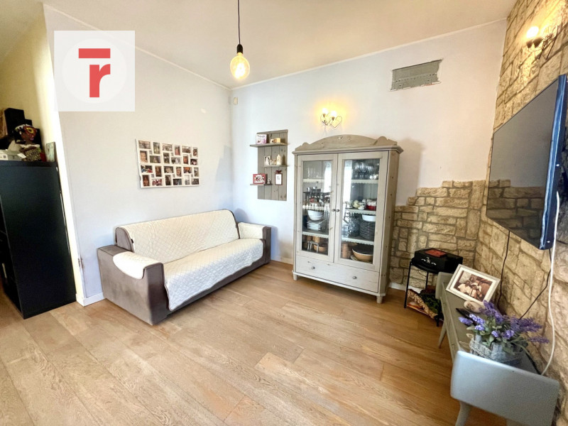 Vicinanze Legnaro proponiamo casa singola con giardino di 1000mq.

L'abitazione è immersa nel ver...