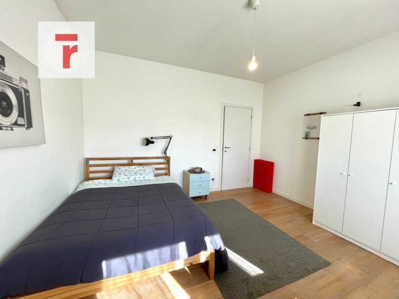 Vicinanze Legnaro proponiamo casa singola con giardino di 1000mq.

L'abitazione è immersa nel ver...