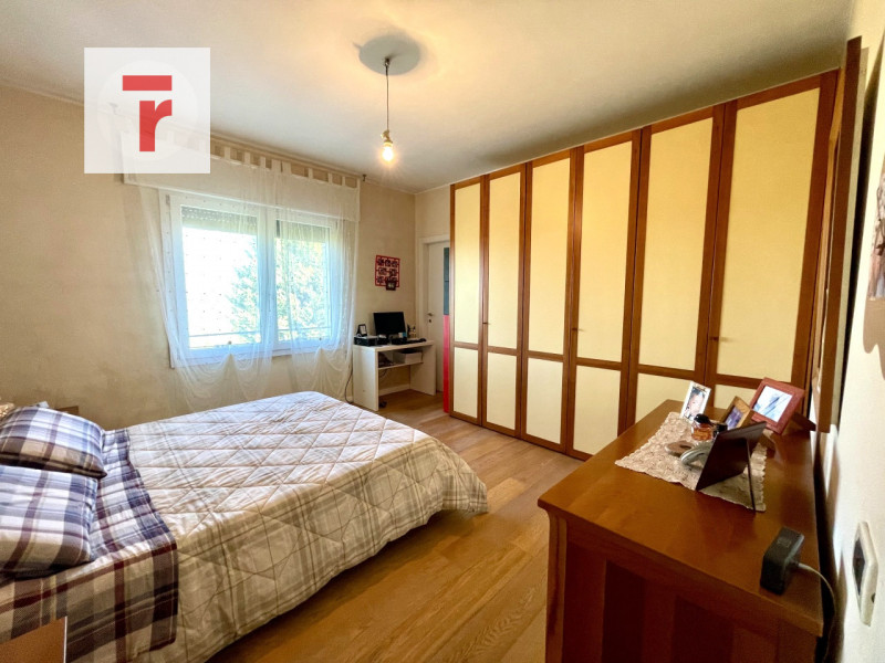 Vicinanze Legnaro proponiamo casa singola con giardino di 1000mq.

L'abitazione è immersa nel ver...