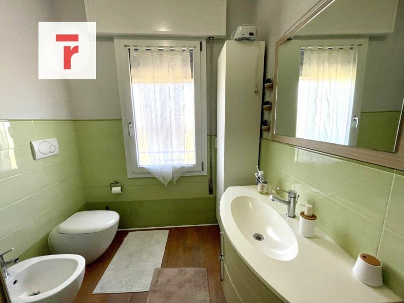 Vicinanze Legnaro proponiamo casa singola con giardino di 1000mq.

L'abitazione è immersa nel ver...