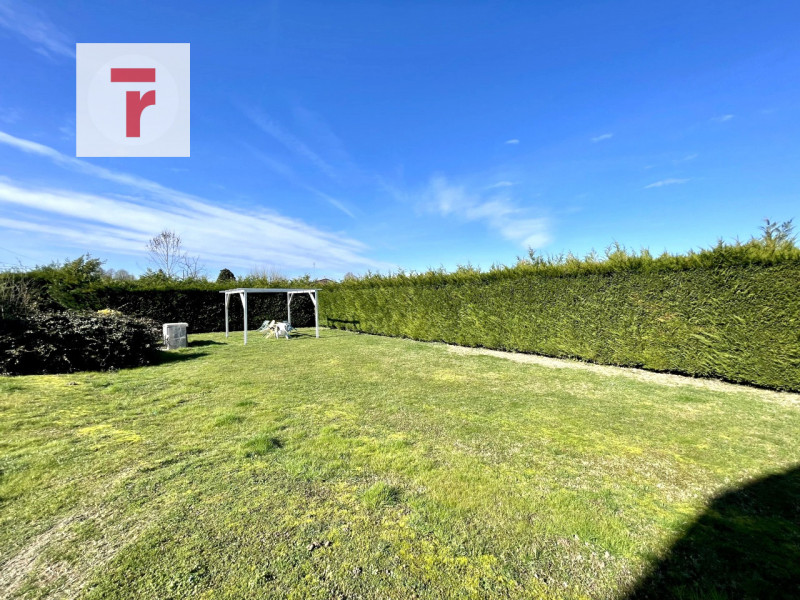 Vicinanze Legnaro proponiamo casa singola con giardino di 1000mq.

L'abitazione è immersa nel ver...