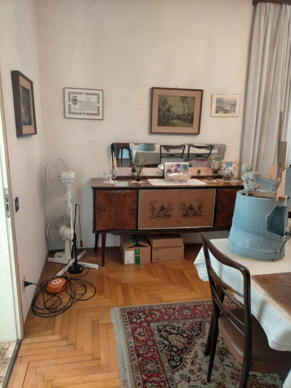 Situata nel cuore di Thiene, questa affascinante casa singola terratetto si estende su un lotto d...