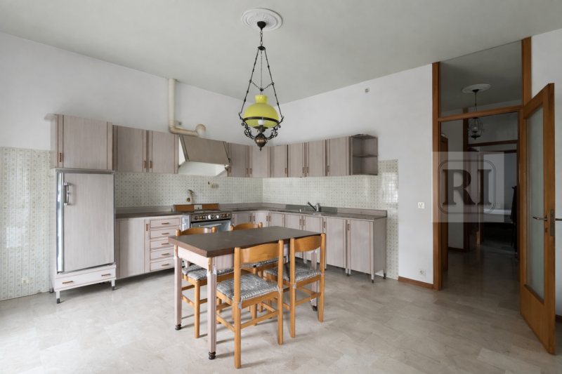 Proponiamo in vendita, nel cuore di Limena, un luminoso e spazioso appartamento di ben 120 mq sit...