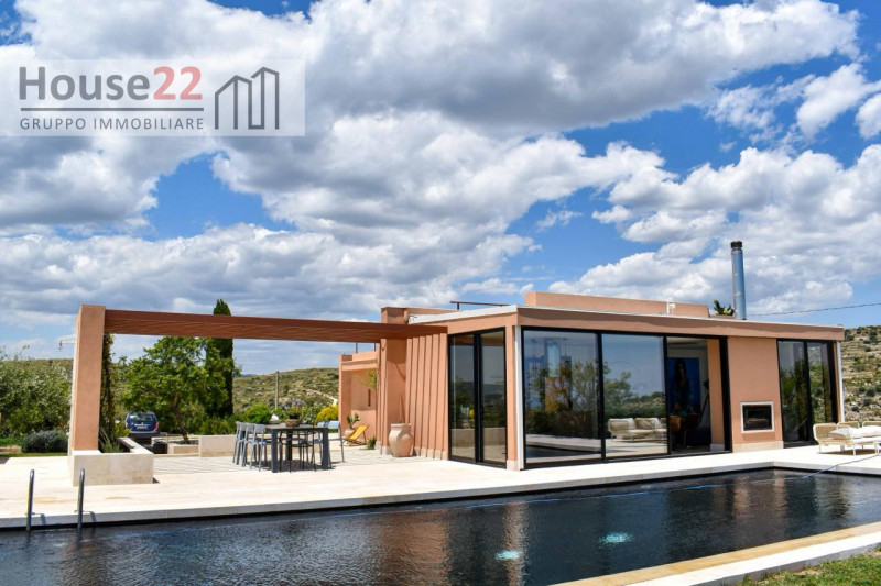 AVOLA - SIRACUSA. Immagina di svegliarti ogni mattina con la vista mozzafiato sul mare, immerso i...