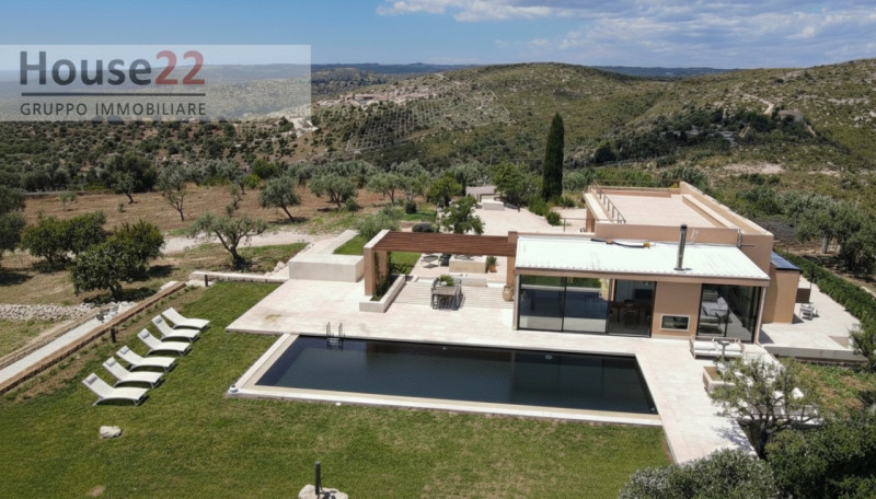 AVOLA - SIRACUSA. Immagina di svegliarti ogni mattina con la vista mozzafiato sul mare, immerso i...