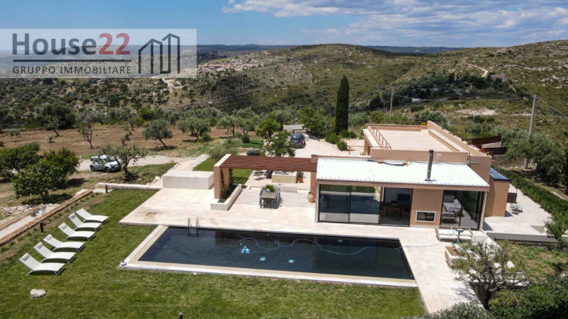 AVOLA - SIRACUSA. Immagina di svegliarti ogni mattina con la vista mozzafiato sul mare, immerso i...