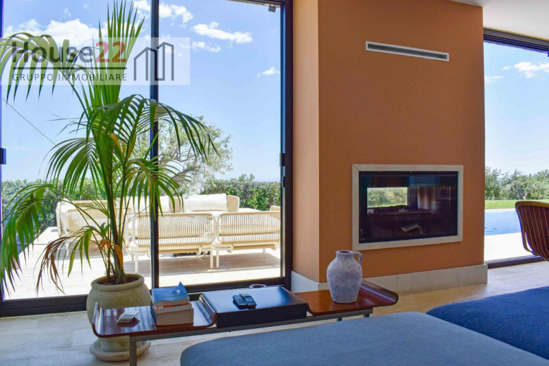 AVOLA - SIRACUSA. Immagina di svegliarti ogni mattina con la vista mozzafiato sul mare, immerso i...