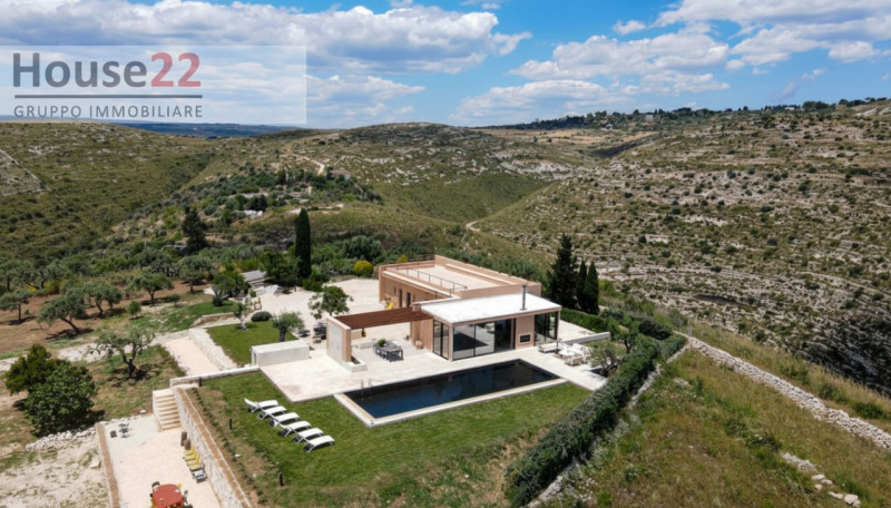 AVOLA - SIRACUSA. Immagina di svegliarti ogni mattina con la vista mozzafiato sul mare, immerso i...