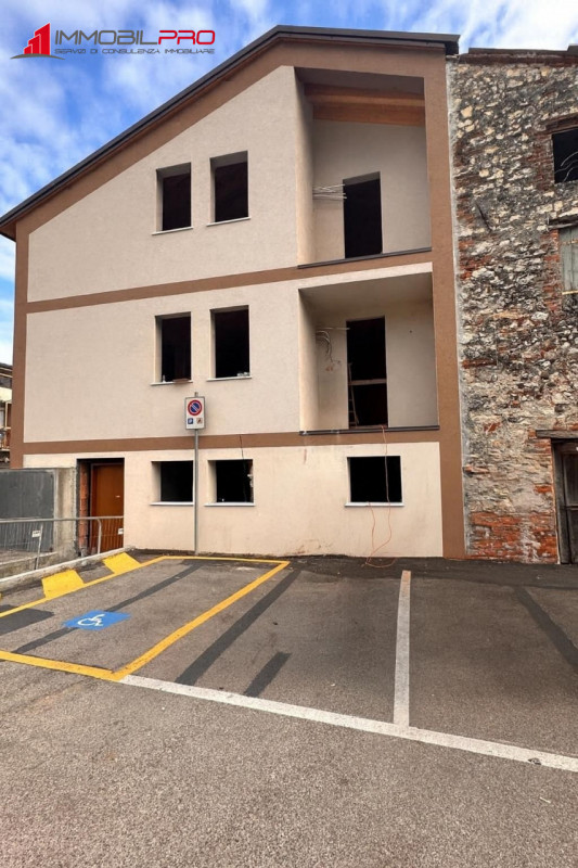 Proponiamo in vendita un appartamento di nuova costruzione inserito in un contesto esclusivo di s...