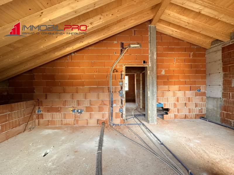 Proponiamo in vendita un appartamento di nuova costruzione inserito in un contesto esclusivo di s...