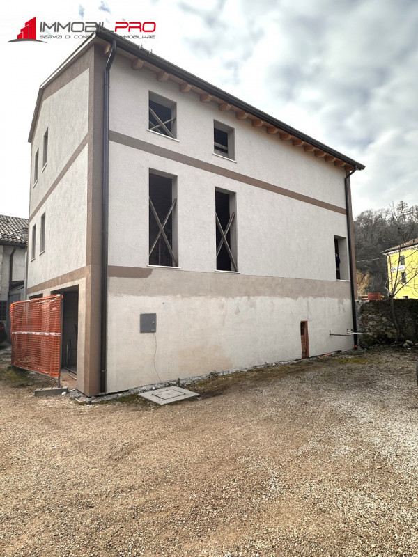 Proponiamo in vendita un appartamento di nuova costruzione inserito in un contesto esclusivo di s...