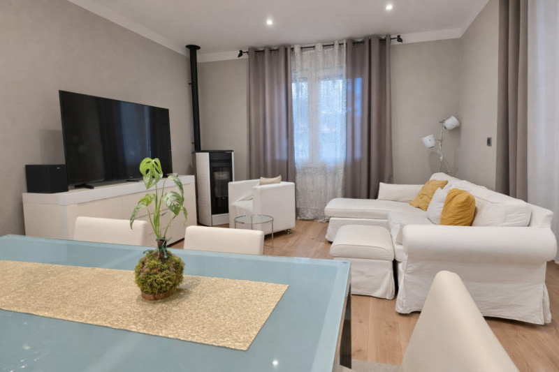 Si propone introvabile soluzione totalmente indipendente e disposta in unico livello al piano ter...