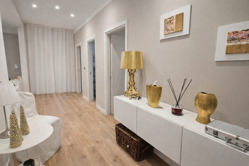 Si propone introvabile soluzione totalmente indipendente e disposta in unico livello al piano ter...