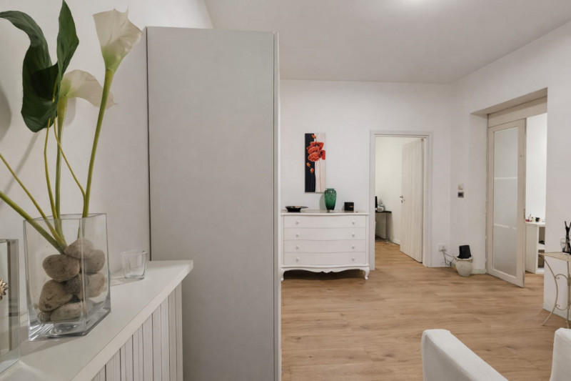 Si propone introvabile soluzione totalmente indipendente e disposta in unico livello al piano ter...