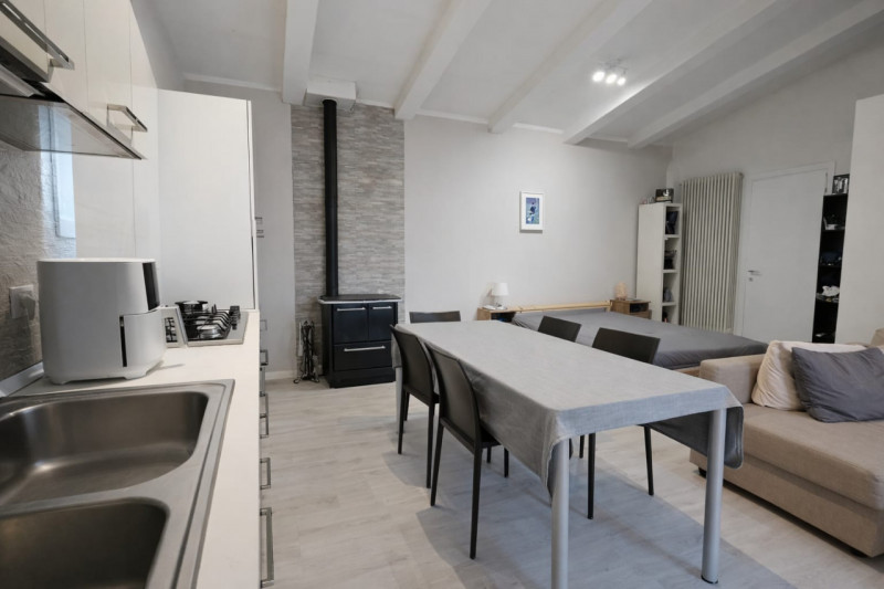 Si propone introvabile soluzione totalmente indipendente e disposta in unico livello al piano ter...