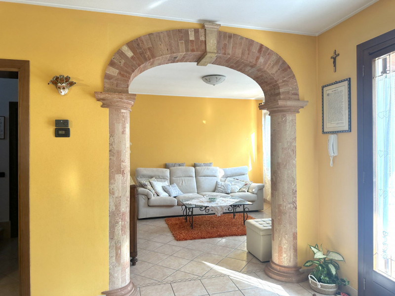 Abano, Monterosso. Bifamiliare, con vista colli, del 2000, in vendita a Euro 375.000, con stupend...