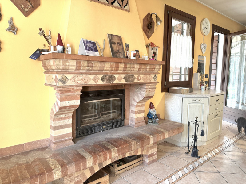 Abano, Monterosso. Bifamiliare, con vista colli, del 2000, in vendita a Euro 375.000, con stupend...