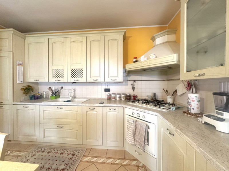 Abano, Monterosso. Bifamiliare, con vista colli, del 2000, in vendita a Euro 375.000, con stupend...