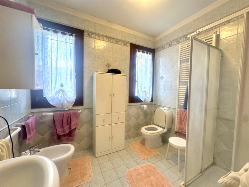 Abano, Monterosso. Bifamiliare, con vista colli, del 2000, in vendita a Euro 375.000, con stupend...