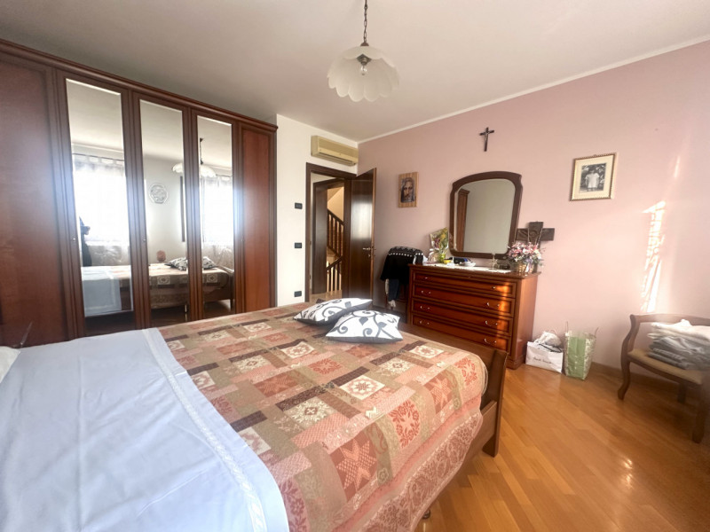 Abano, Monterosso. Bifamiliare, con vista colli, del 2000, in vendita a Euro 375.000, con stupend...