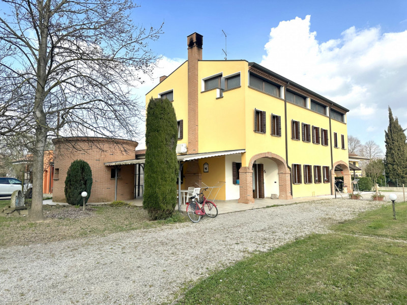 Abano, Monterosso. Bifamiliare, con vista colli, del 2000, in vendita a Euro 375.000, con stupend...