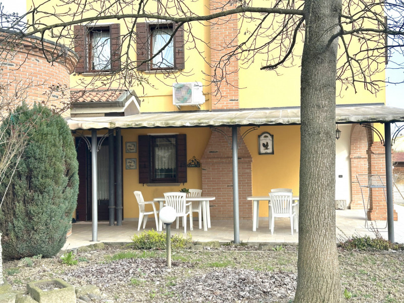 Abano, Monterosso. Bifamiliare, con vista colli, del 2000, in vendita a Euro 375.000, con stupend...