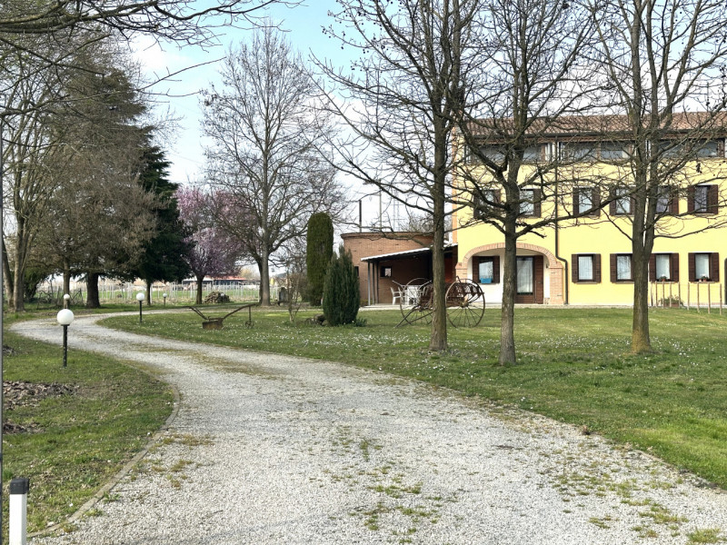 Abano, Monterosso. Bifamiliare, con vista colli, del 2000, in vendita a Euro 375.000, con stupend...