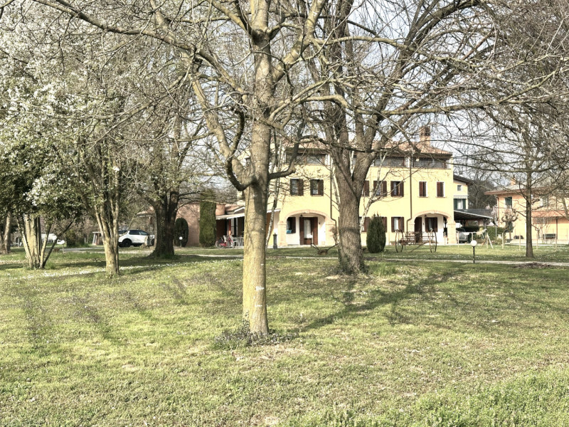 Abano, Monterosso. Bifamiliare, con vista colli, del 2000, in vendita a Euro 375.000, con stupend...