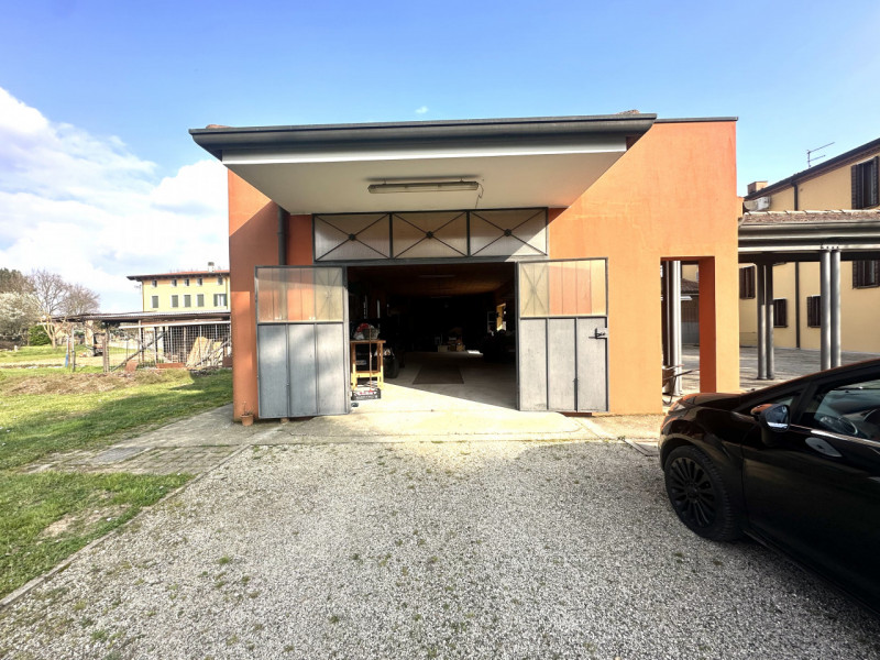 Abano, Monterosso. Bifamiliare, con vista colli, del 2000, in vendita a Euro 375.000, con stupend...