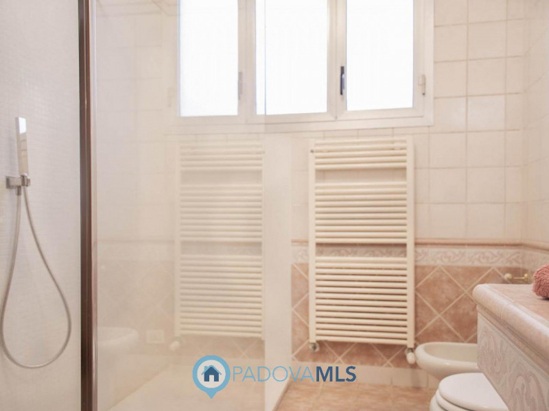 Immobile in esclusiva al Gruppo Padova MLS 

Nel pieno centro storico di Padova, al terzo piano s...