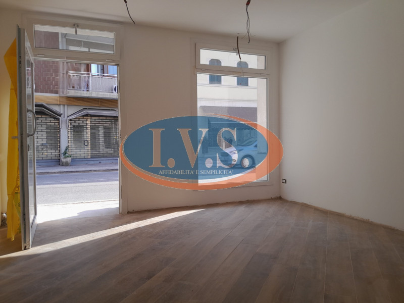 A MONTEGALDA (VI) proponiamo in AFFITTO LOCALE ideale per la vendita al dettaglio o ad uso uffici...