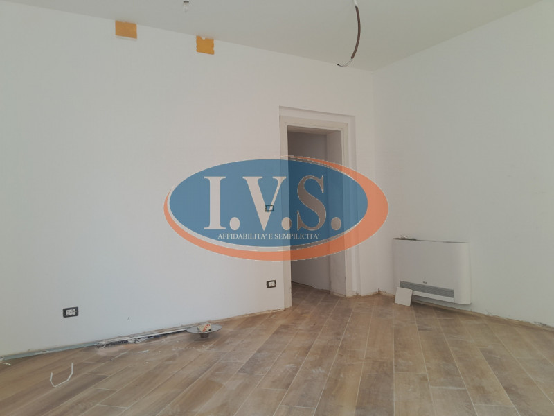 A MONTEGALDA (VI) proponiamo in AFFITTO LOCALE ideale per la vendita al dettaglio o ad uso uffici...