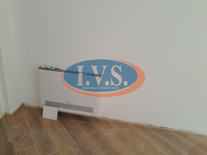 A MONTEGALDA (VI) proponiamo in AFFITTO LOCALE ideale per la vendita al dettaglio o ad uso uffici...