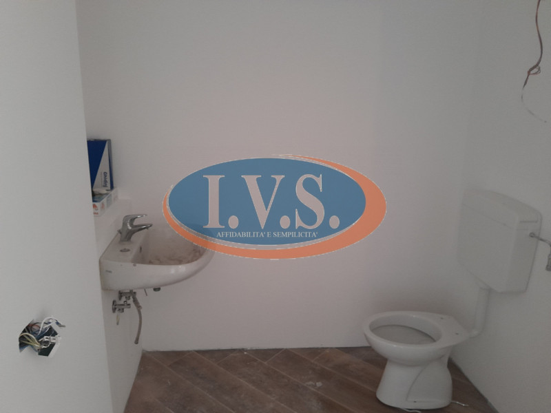 A MONTEGALDA (VI) proponiamo in AFFITTO LOCALE ideale per la vendita al dettaglio o ad uso uffici...