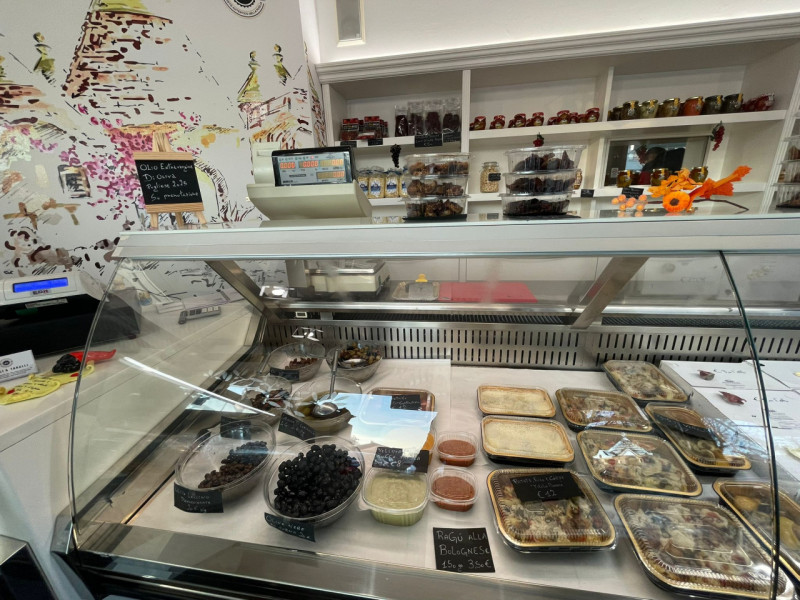 Proponiamo in vendita un'attività commerciale alimentare situata nel cuore di Sarmeola, frazione ...