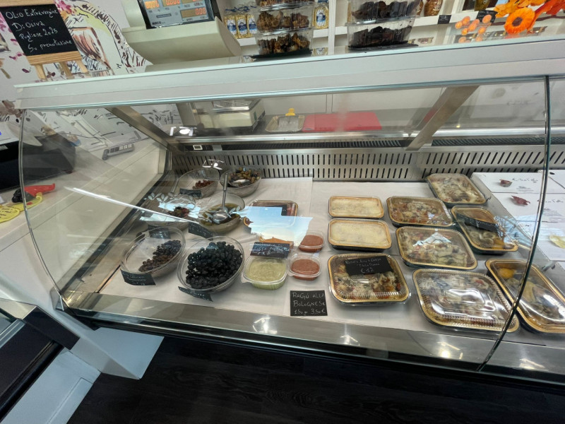 Proponiamo in vendita un'attività commerciale alimentare situata nel cuore di Sarmeola, frazione ...