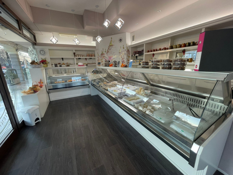 Proponiamo in vendita un'attività commerciale alimentare situata nel cuore di Sarmeola, frazione ...