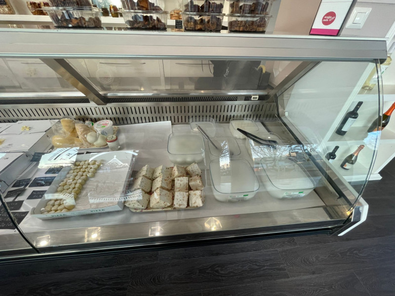 Proponiamo in vendita un'attività commerciale alimentare situata nel cuore di Sarmeola, frazione ...