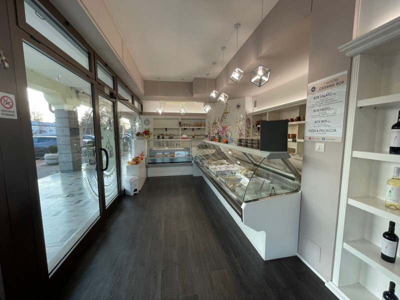 Proponiamo in vendita un'attività commerciale alimentare situata nel cuore di Sarmeola, frazione ...