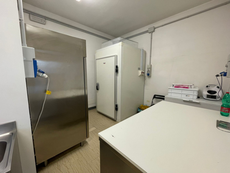 Proponiamo in vendita un'attività commerciale alimentare situata nel cuore di Sarmeola, frazione ...