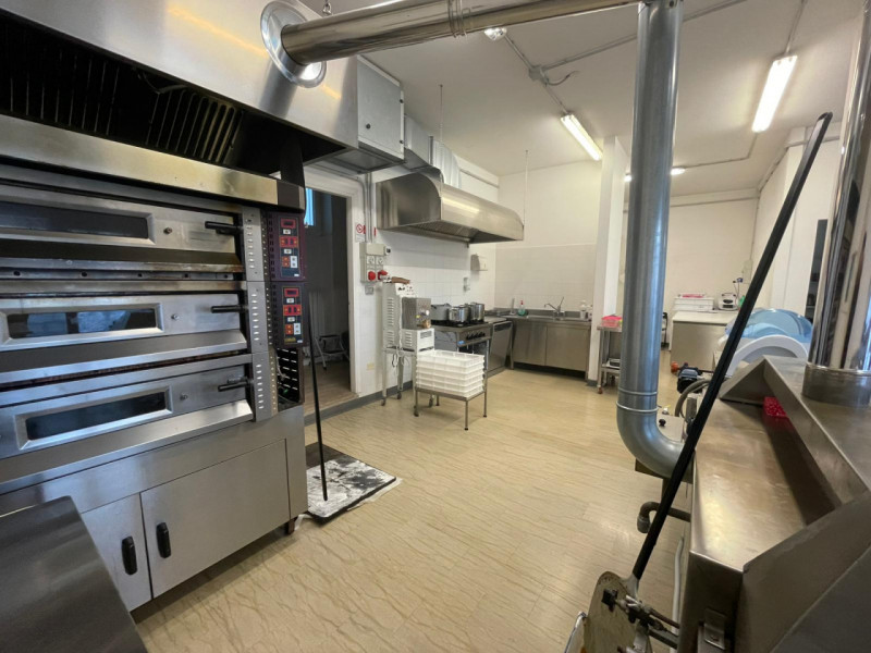 Proponiamo in vendita un'attività commerciale alimentare situata nel cuore di Sarmeola, frazione ...