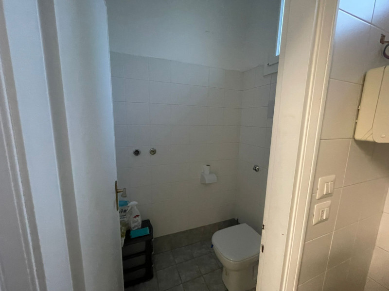 Proponiamo in vendita un'attività commerciale alimentare situata nel cuore di Sarmeola, frazione ...