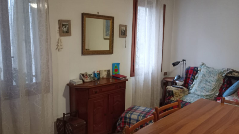 Proponiamo in vendita una splendida porzione di bifamiliare situata nel cuore della tranquilla lo...