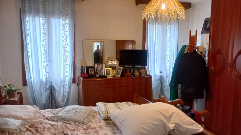 Proponiamo in vendita una splendida porzione di bifamiliare situata nel cuore della tranquilla lo...