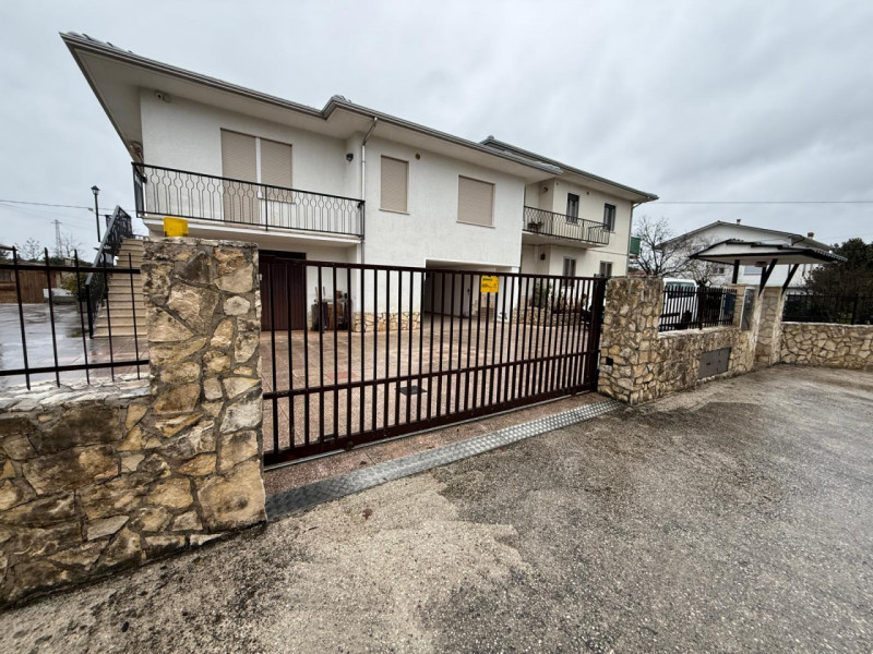 PIOVENE ROCCHETTE LOCALITA' MARONARO
Proponiamo in vendita un appartamento tricamere al piano ter...